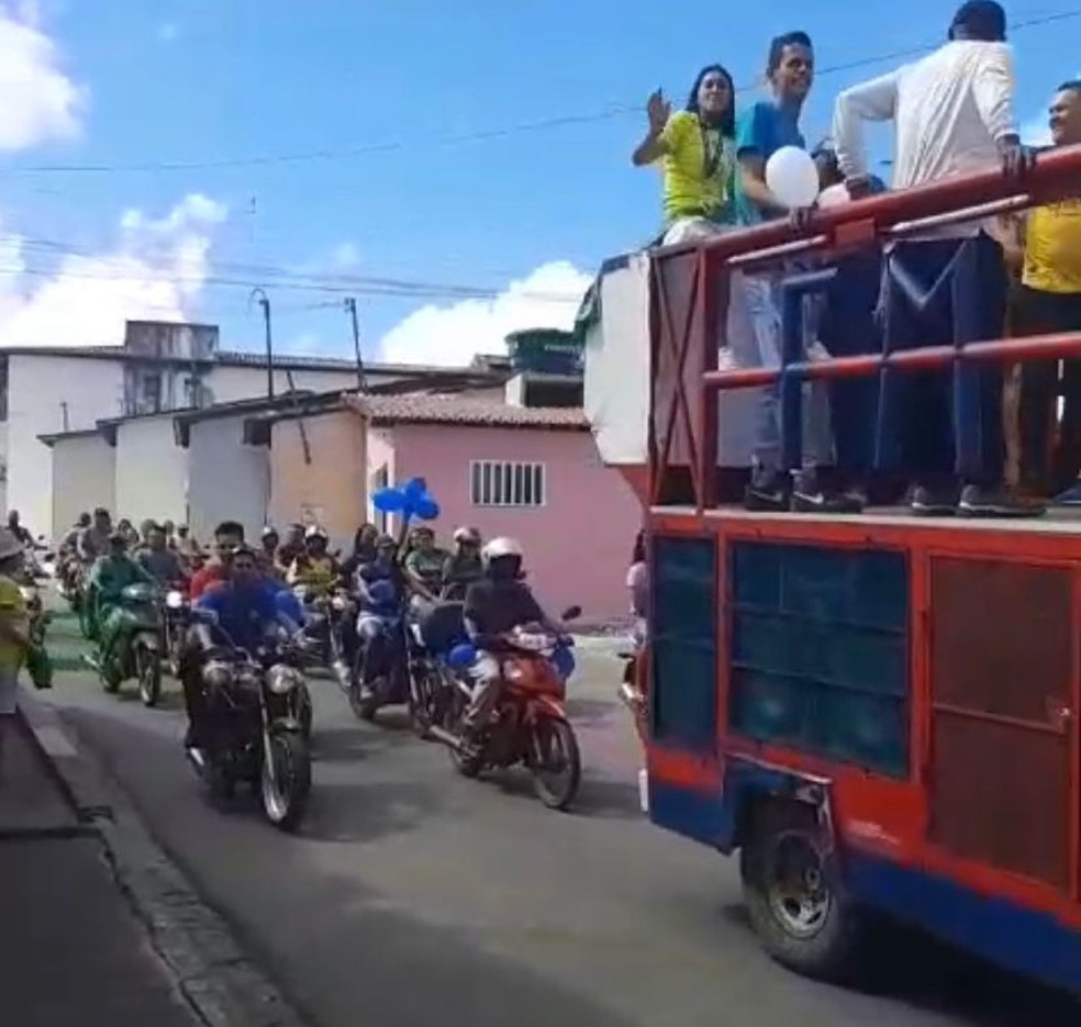 Atacante campeã com seleção brasileira sub-20 desfila em carro aberto no RN — Foto: Reprodução