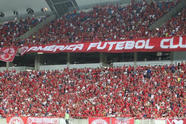 Torcida do América-RN na Arena das Dunas — Foto: Augusto César Gomes