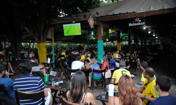Bares de Brasília com pouco movimento nesse jogo da disputa do terceiro lugar. (Fabio Rodrigues Pozzebom/Agência Brasil)
