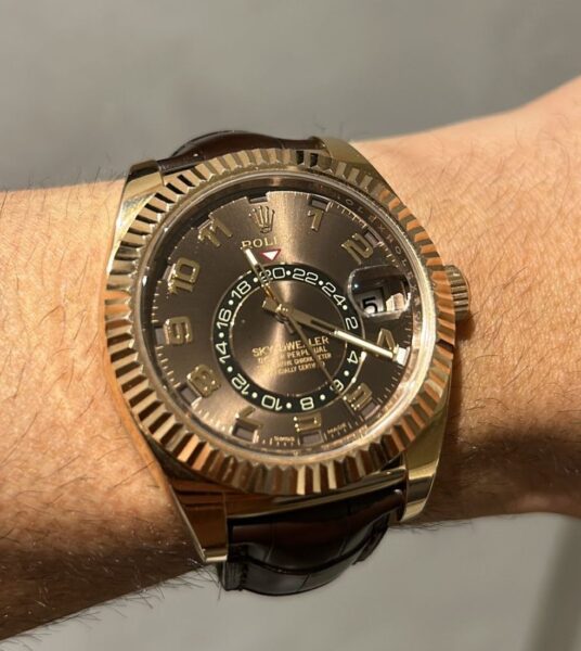Um dos relógios Rolex que haviam sido roubados e foram recuperados pela polícia — Foto: Divulgação