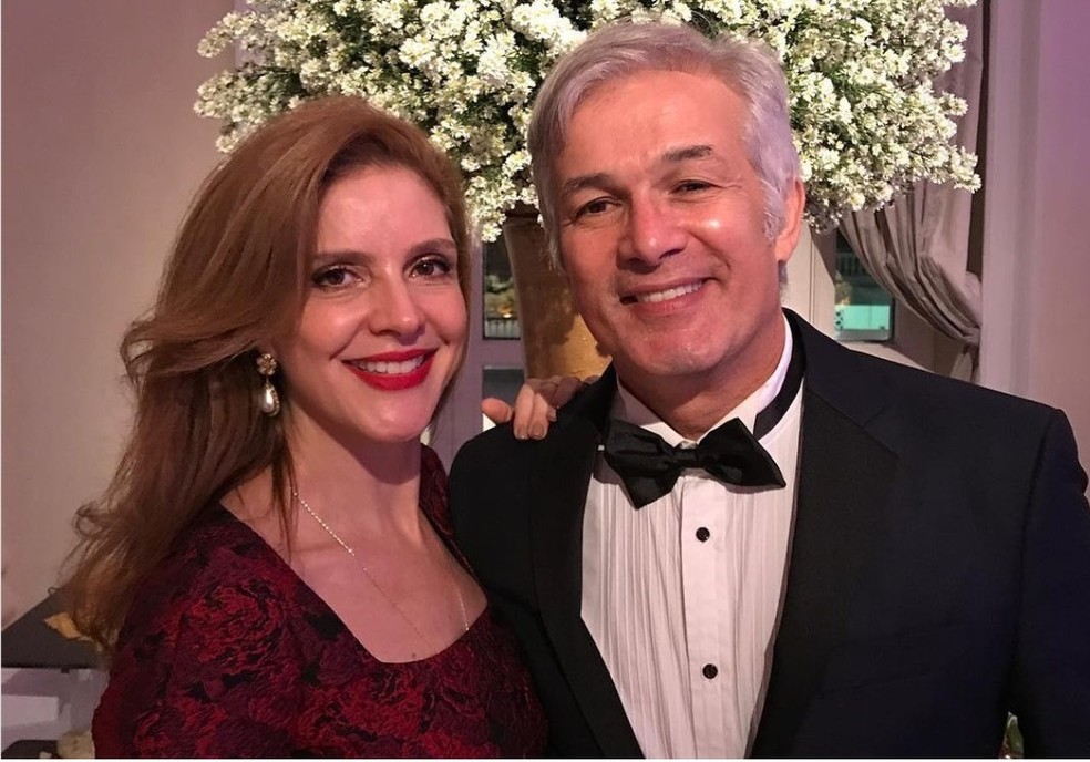 O médico Charles Sá e sua esposa Natale Gontijo, que morreu em acidente na África — Foto: Reprodução