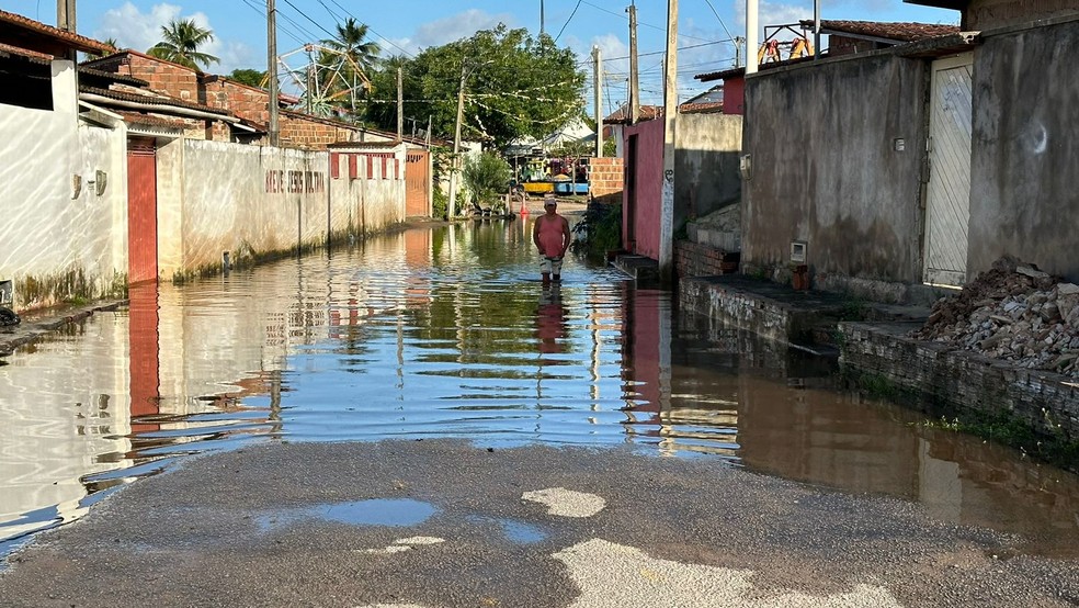 Uruaçu: Chuvas alagaram casas e ruas de comunidades em São Gonçalo do Amarante — Foto: Kleber Teixeira/Inter TV Cabugi