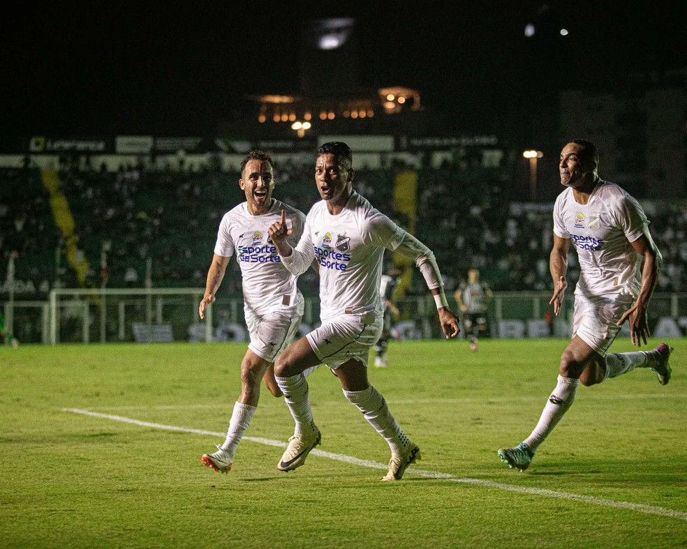 Wallyson renova com o ABC até o fim da Série C — Foto: Rennê Carvalho/ABC