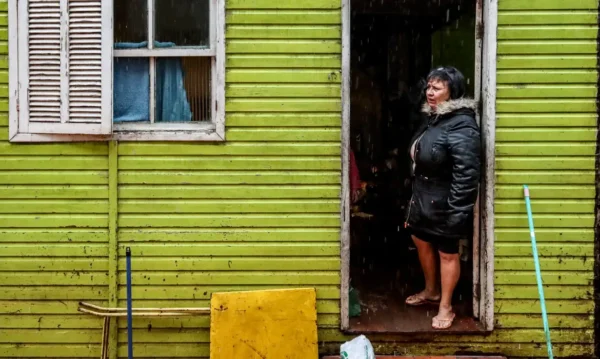 Porto Alegre (RS), 23/05/2024 – CHUVAS/ RS - ENCHENTES - Volta a chover forte em Porto Alegre e a moradora do bairro Menino Deus, Gislaine Fernandes Barbosa, teme que sua casa volte a inundar.
Foto: Rafa Neddermeyer/Agência Brasil