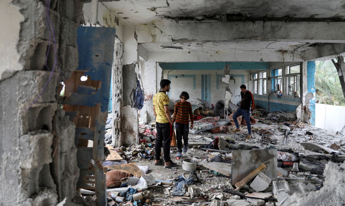 Ataque de Israel a escola que abrigava deslocados no centro de Gaza
6/6/2024   REUTERS/Abed Khaled