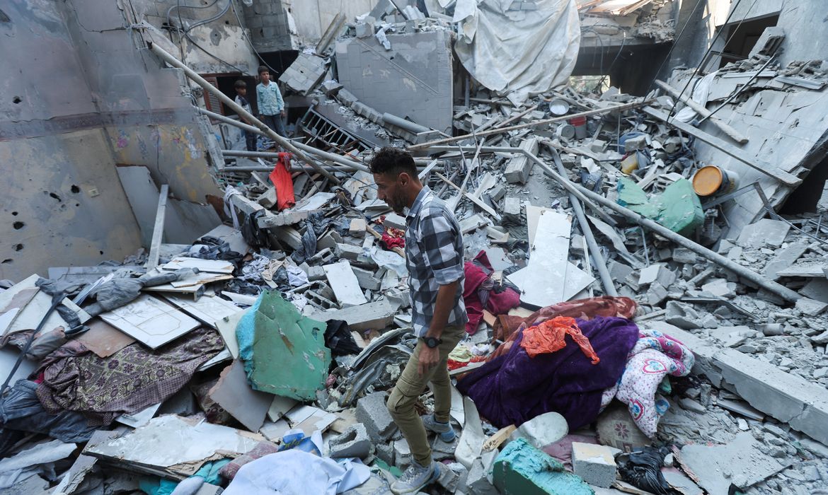 Ataque israelense no centro de Gaza
16/7/2024   REUTERS/Ramadan Abed