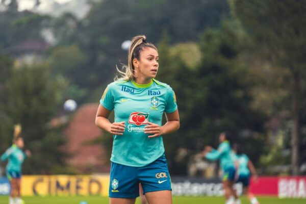 Priscila treina com a seleção brasileira feminina — Foto: Fabio Souza/CBF