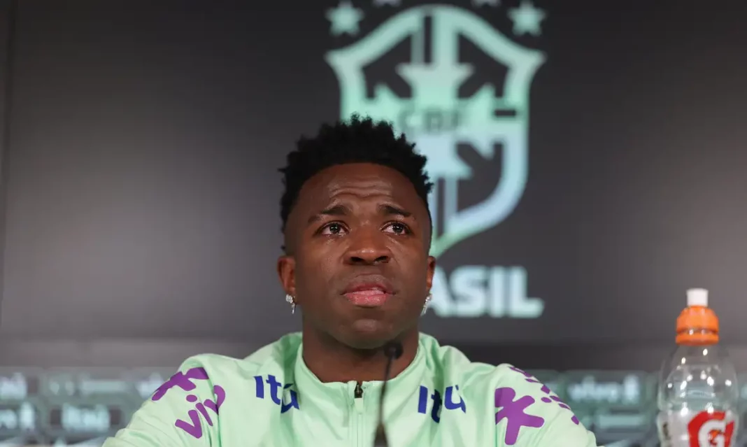 Vini Jr não conteve as lágrimas e revelou que se sente desmotivado a seguir jogando futebol na Espanha | Foto: Rafael Ribeiro/CBF/Direitos Reservados