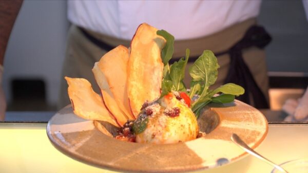 Sabores do Nordeste: veja como preparar burrata de búfala com ingredientes regionais — Foto: Tom Guedes/Inter TV