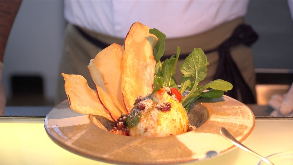 Sabores do Nordeste: veja como preparar burrata de búfala com ingredientes regionais — Foto: Tom Guedes/Inter TV