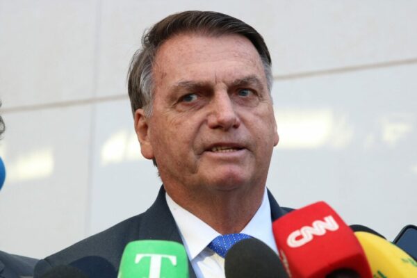 Ex-presidente Jair Bolsonaro ficou cerca de 30 minutos na sede da Polícia Federal