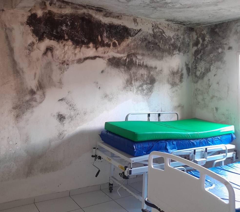 Funcionários denunciaram a presença de mofo em salas do local. Situação se agravou após chuvas recentes. — Foto: Cedida