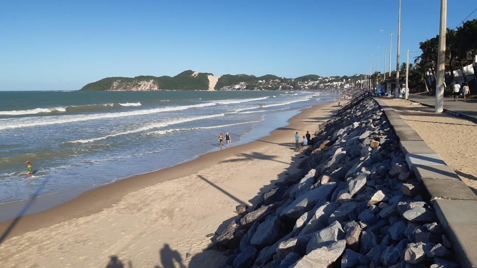Praia de Ponta Negra, em Natal — Foto: Sérgio Henrique Santos/Inter TV Cabugi