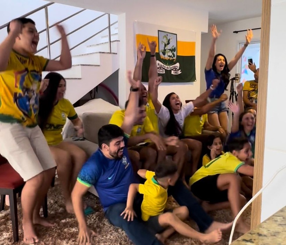 Antônia Silva comemora convocação com a família em Natal — Foto: Reprodução