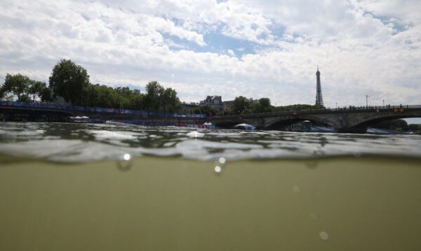 Vista da Torre Eiffel e rio Sena
28/7/2024    Reuters/Kai Pfaffenbach/Proibida reprodução