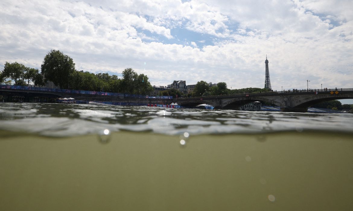 Vista da Torre Eiffel e rio Sena
28/7/2024    Reuters/Kai Pfaffenbach/Proibida reprodução