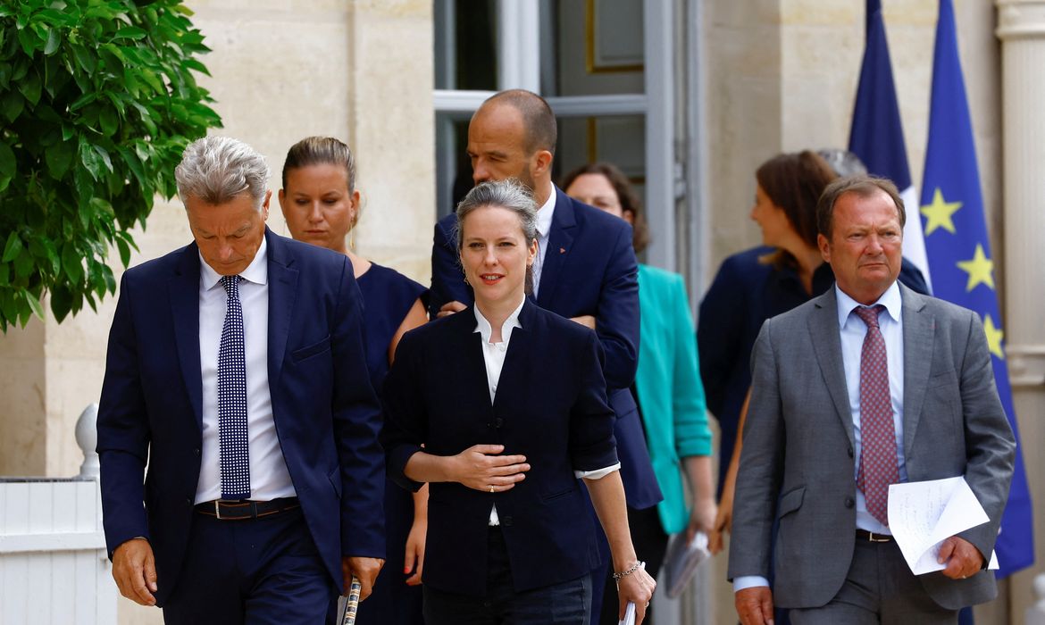 Políticos franceses após reunião com Macron em Paris
23/8/2024    REUTERS/Abdul Saboor/direitos reservados