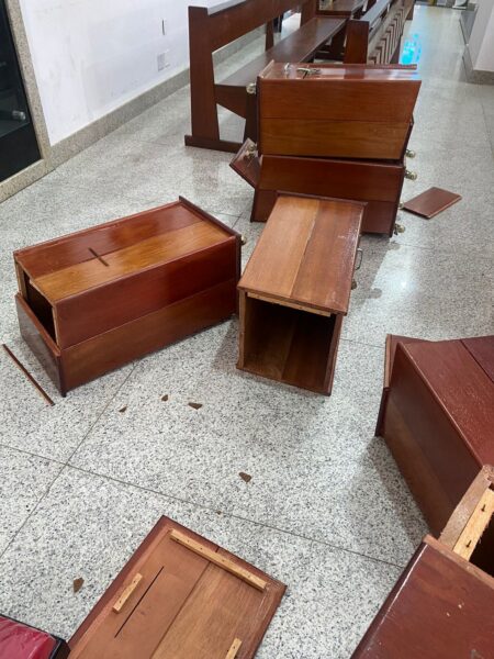 Ofertórios quebrados na Igreja Matriz de Santa Cruz, RN — Foto: Cedida