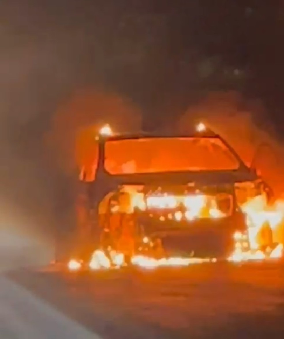 Carro pegou fogo dentro de túnel em Natal — Foto: Reprodução