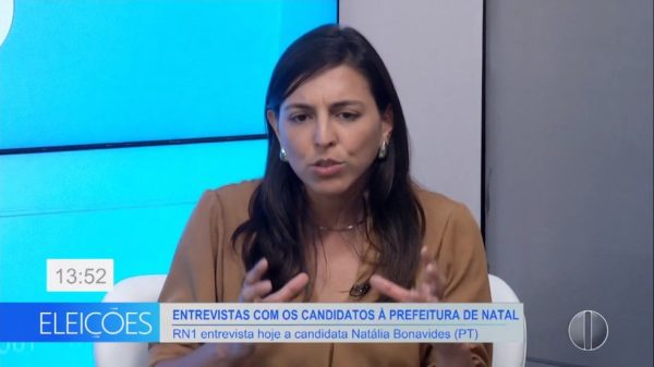 Natália Bonavides (PT) concede entrevista ao RN1 — Foto: Inter TV Cabugi