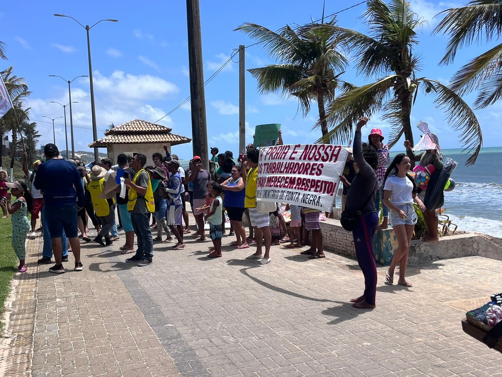 Protesto foi realizado no Calçadão de Ponta Negra — Foto: Vinicius Marinho/Inter TV Cabugi
