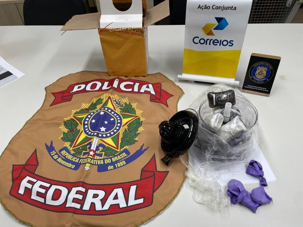 Droga apreendida dentro de espremedor de laranja — Foto: Divulgação/PF