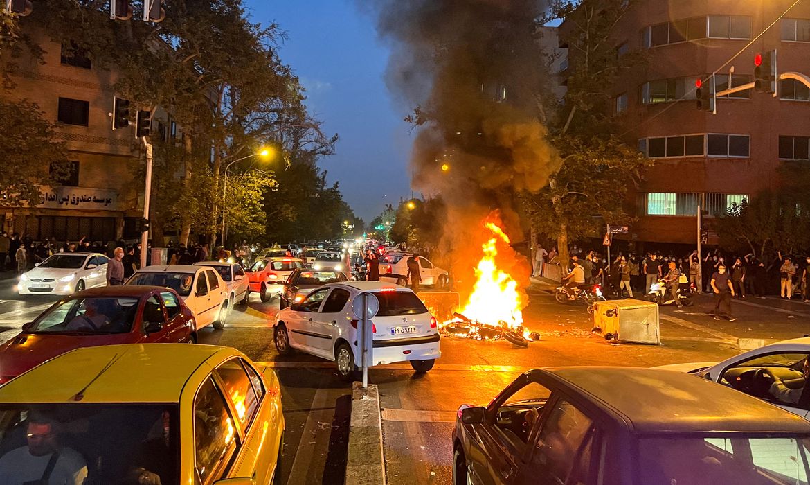 Protesto em Teerã
19/9/2022    WANA (West Asia News Agency) via REUTERS