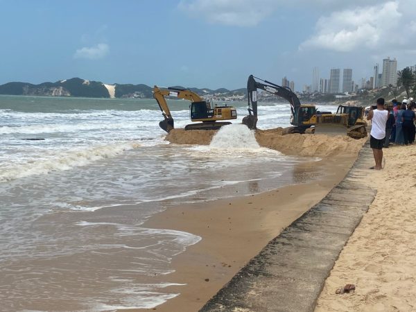 Obra de engorda foi iniciada no fim de agosto, paralisada quatro dias depois e ainda não foi retomada — Foto: Pedro Trindade/Inter TV Cabugi