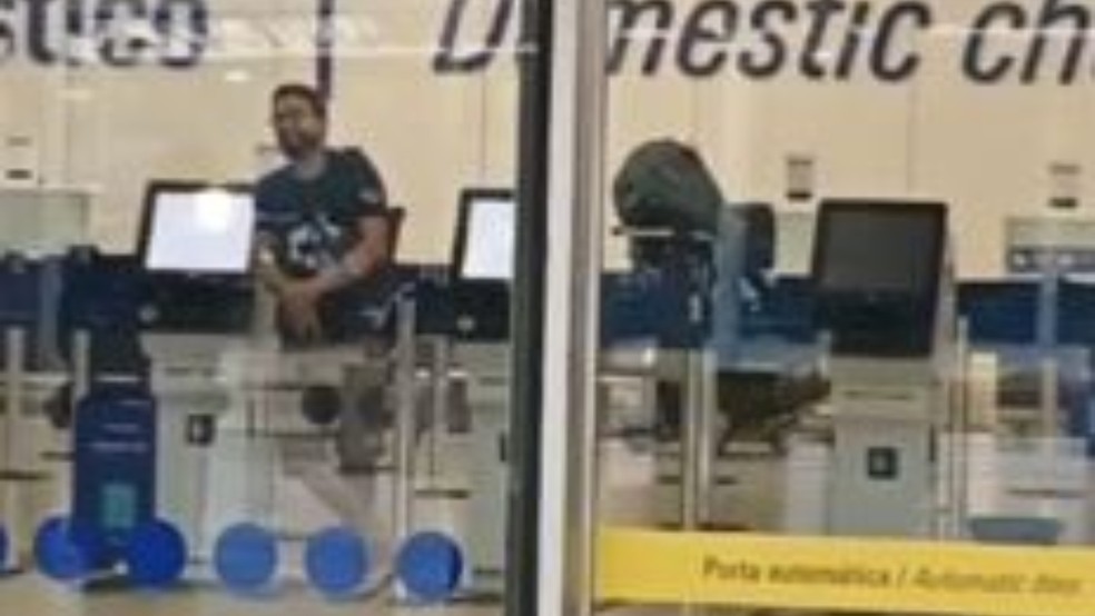 Aerporto Internacional de Fortaleza é fechado após homem armado invadir o equipamento e ameaçar as pessoas — Foto: Reprodução