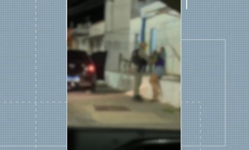Vídeo flagra agressão de policial a mulher no interior do RN — Foto: Inter TV Cabugi/Reprodução